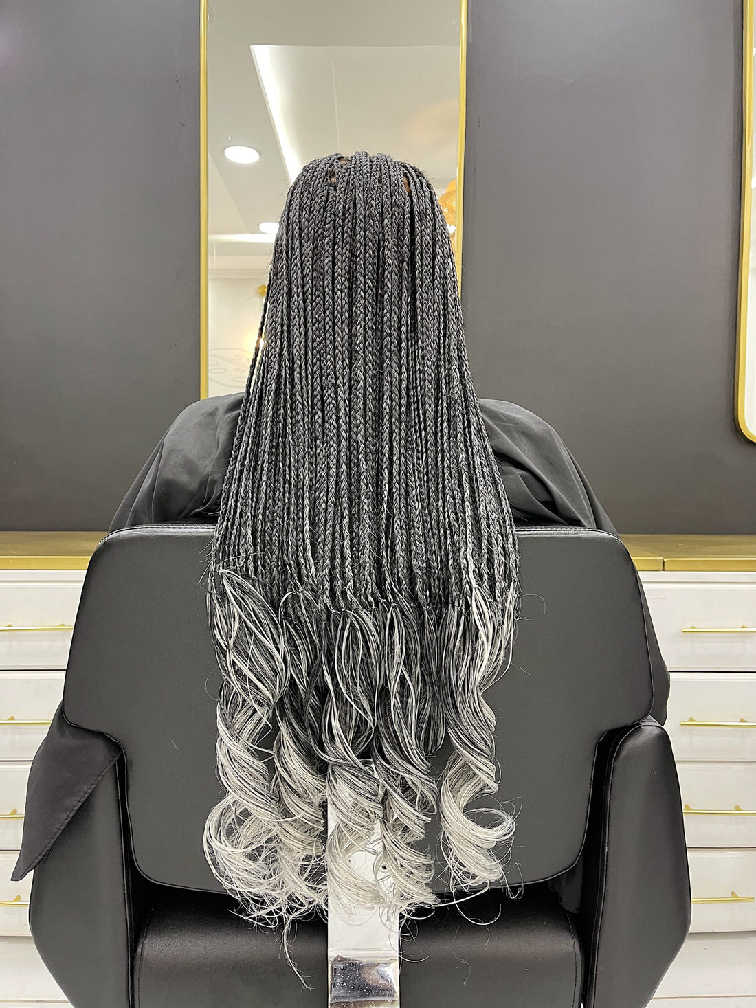 Silky Wavy Braids - Greytone