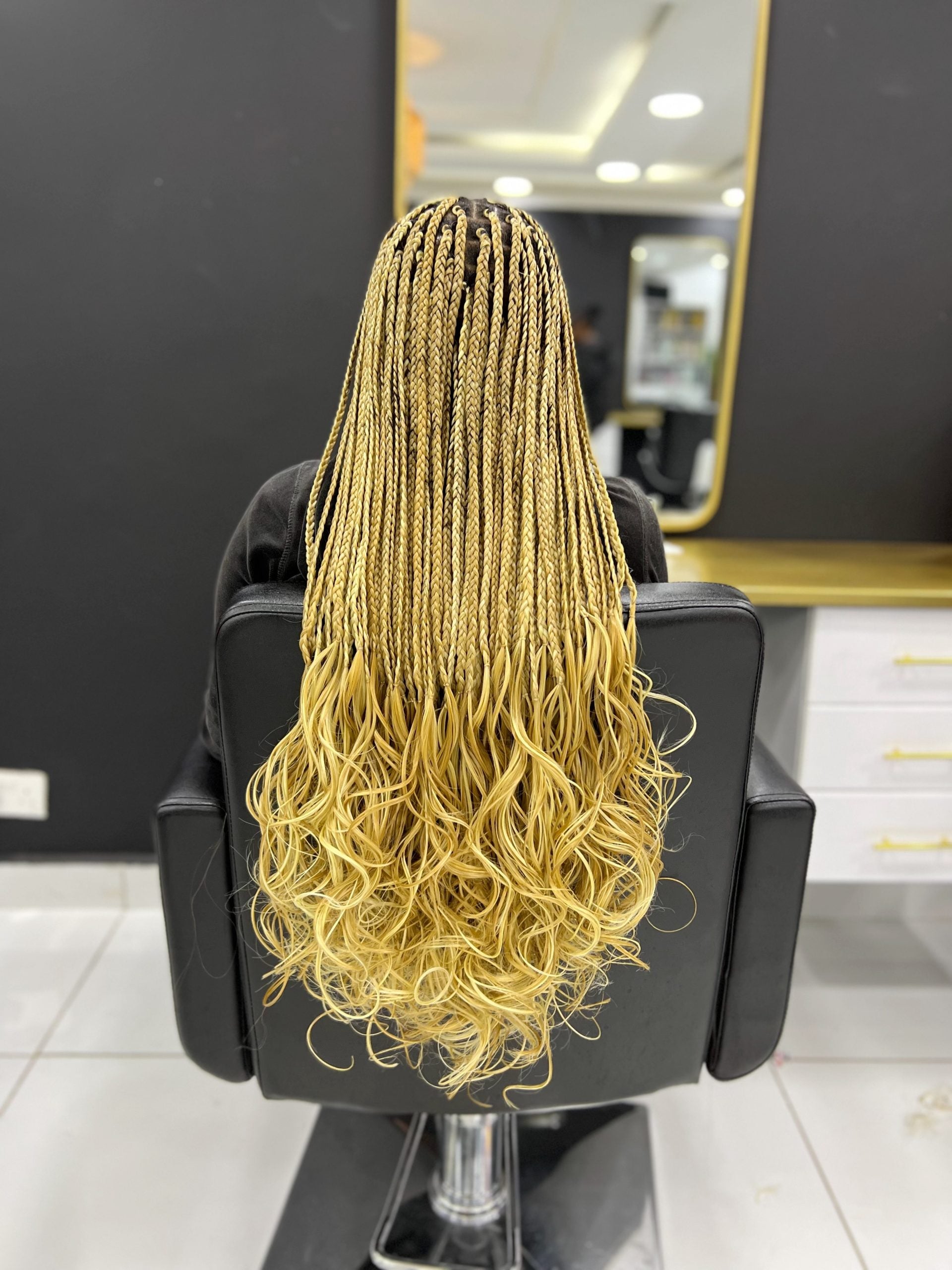Silky Wavy Braids - Platinum (613)