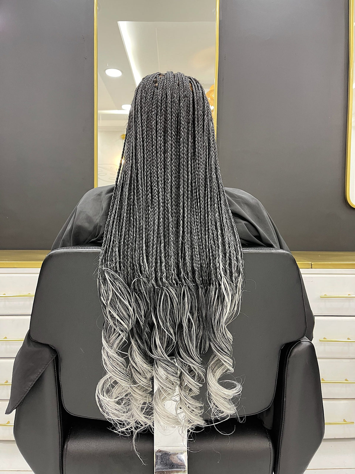Silky Wavy Braids - Greytone